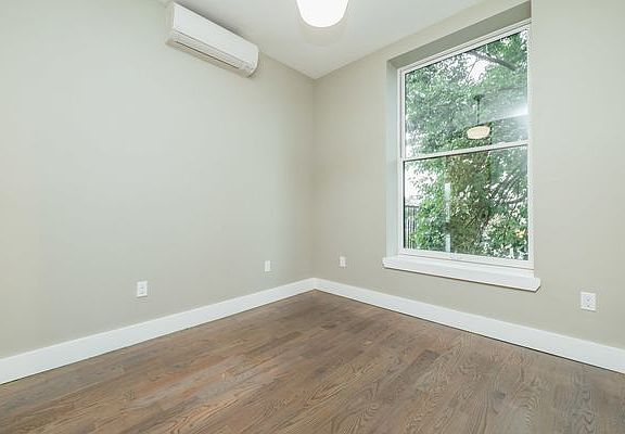 4th image of 13 Palmetto St #9