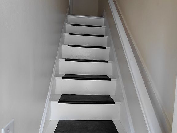 3rd image of 317 S Main St APT 4