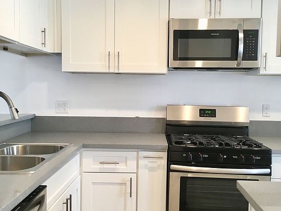 4th image of 1550 Amherst Ave #208-W