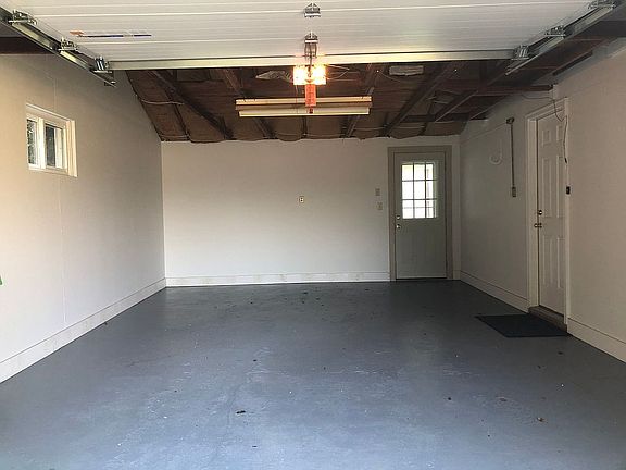 Big Garage&Attached Garage 