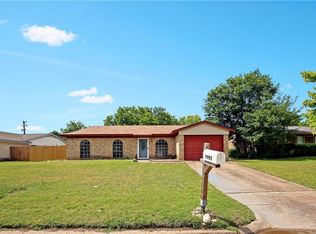9905 Runnymeade Pl, Fort Worth, TX 76108