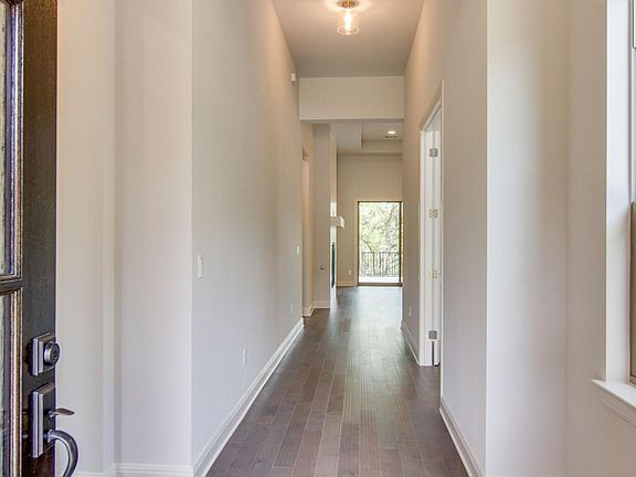 The Lauren II Entry Foyer