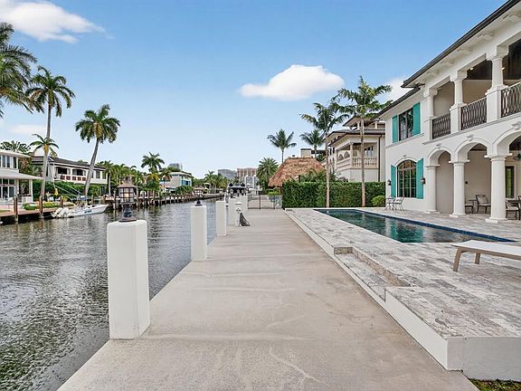 2nd image of 2425 Delmar Place