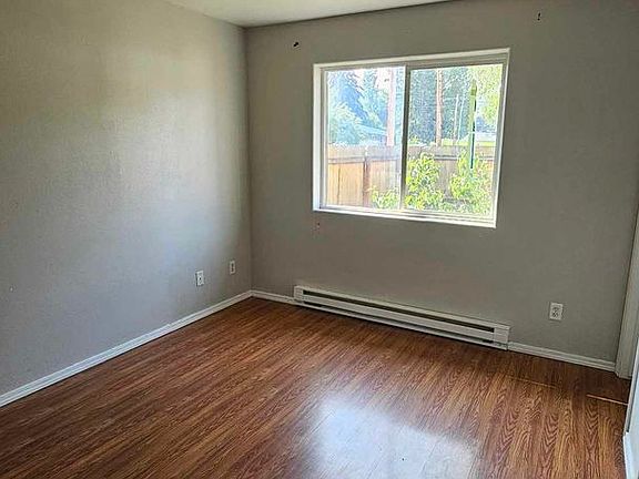 4th image of 608 10th Ave E