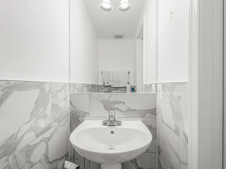 3355 Canton Ct — Photo 11