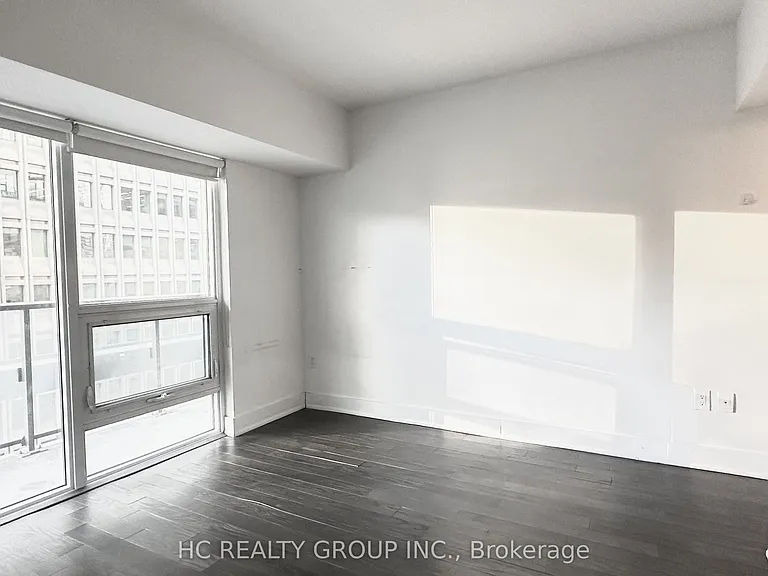 955 Bay St #1008 — Photo 4
