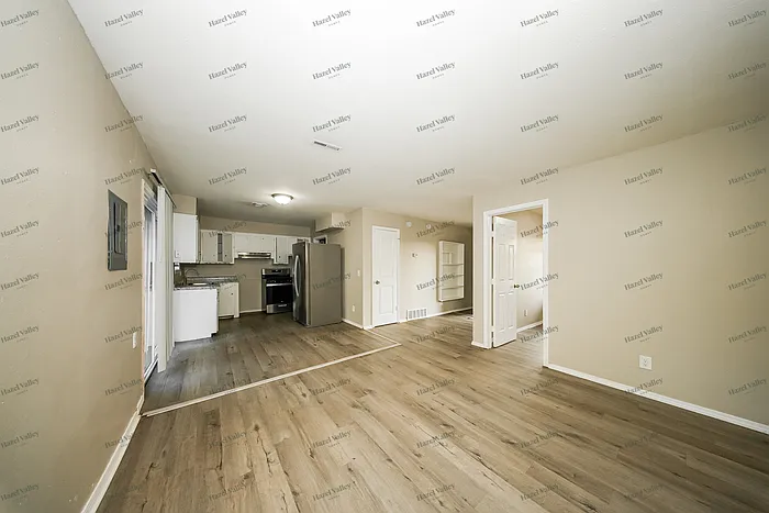 3 bed, 1.5 bath, 900 sqft, $1,030 — Photo 4