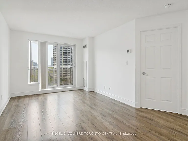 19 Barberry Pl #711 — Photo 16