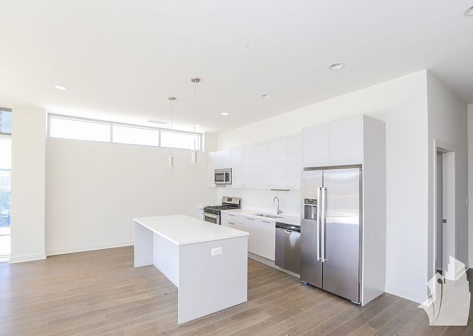 1st image of 858 N Franklin St #5