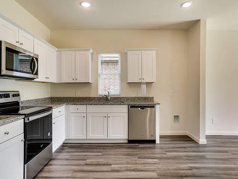 778 Camden Dr — Photo 18