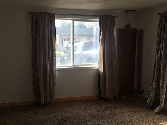 5th image of 413 SE 6th St