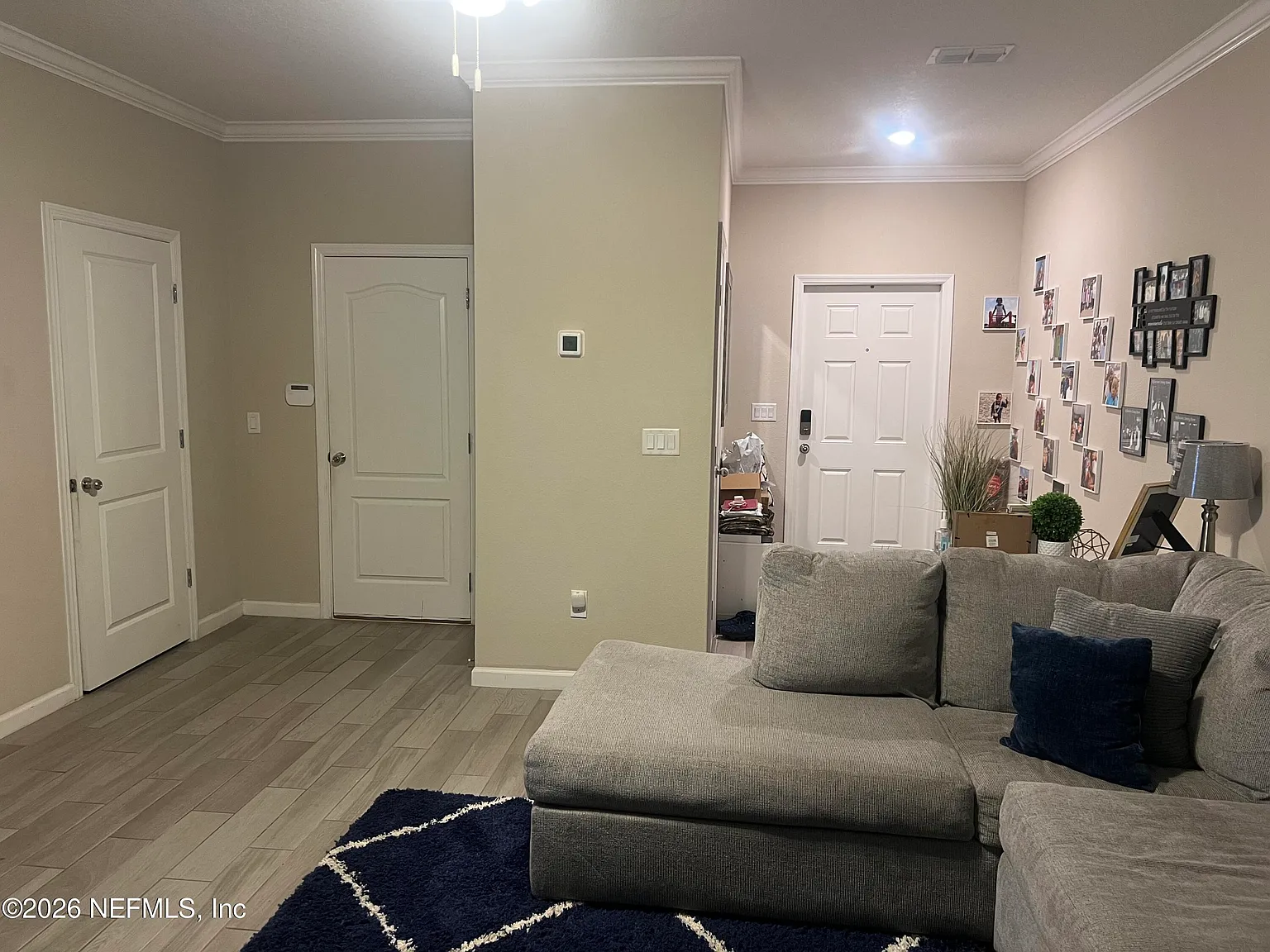 3 bed, 2.5 bath, 1660 sqft, $2,000 — Photo 2