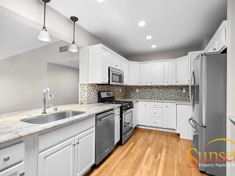 4256 Napier St — Photo 2