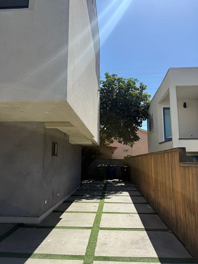 2514 S. Palm Grove Ave — Photo 2