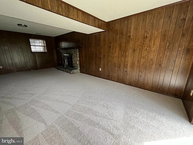 15705 Anamosa Dr — Photo 19