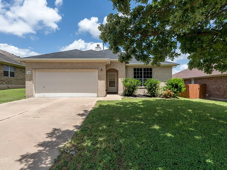 144 Oxford Dr — Photo 1