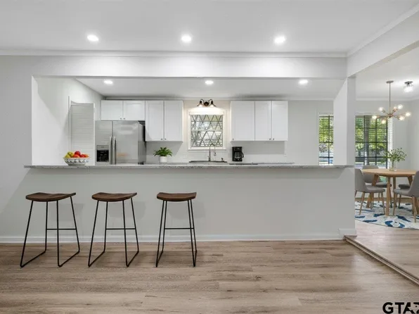 303 Jane Ln, Lindale, TX 75771