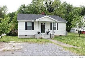 1st image of 703 Smyre Dr