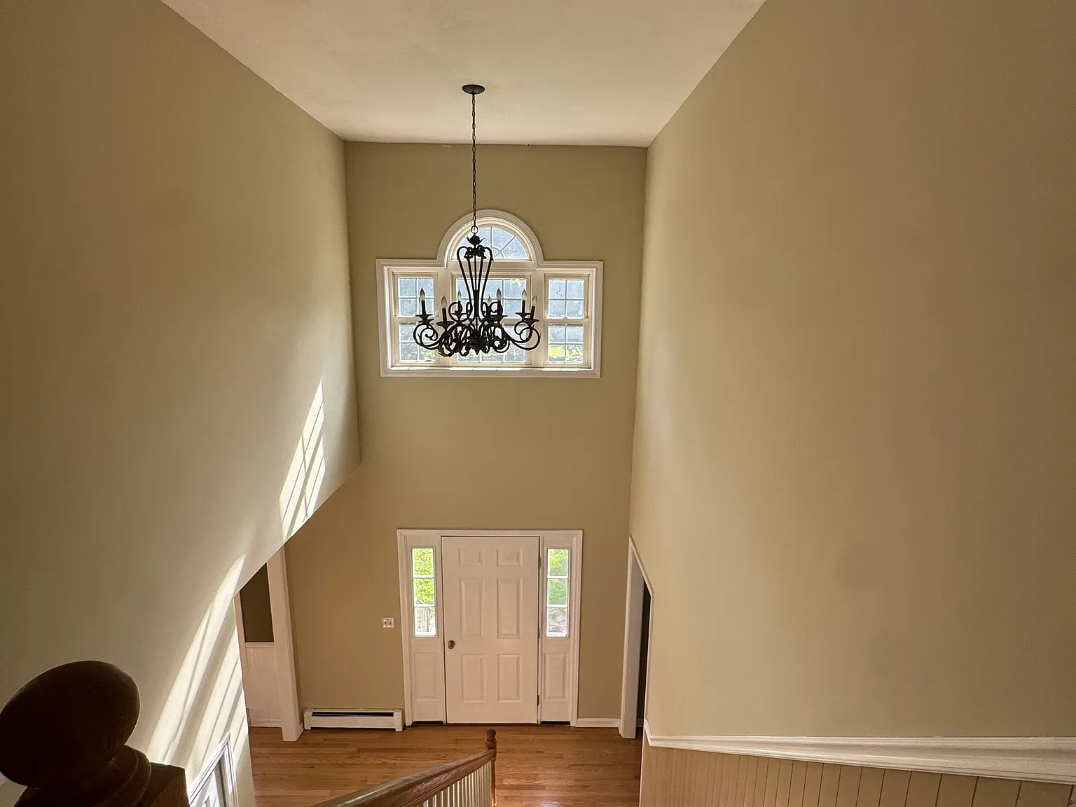 4 bed, 2560 sqft, $3,200 — Photo 4