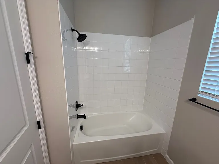 10073 Spring Lake Dr — Photo 18