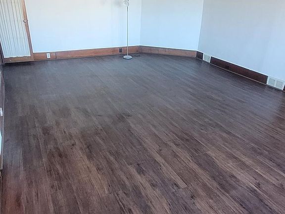 4th image of 3118 Skellie Ave