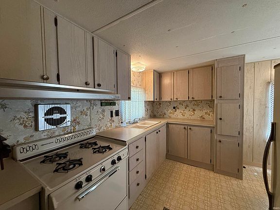 4th image of 4363 N Private Road 1195 E