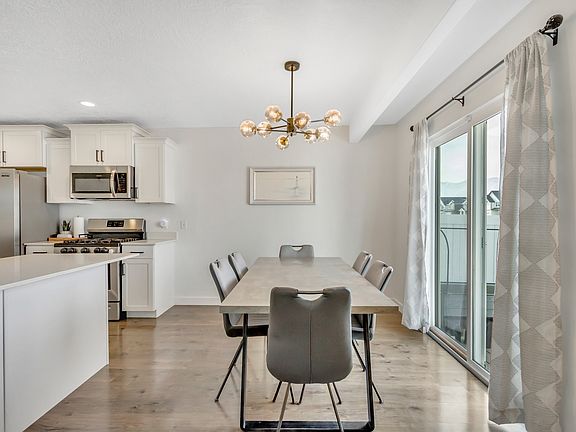 5th image of 427 S Sunland Way