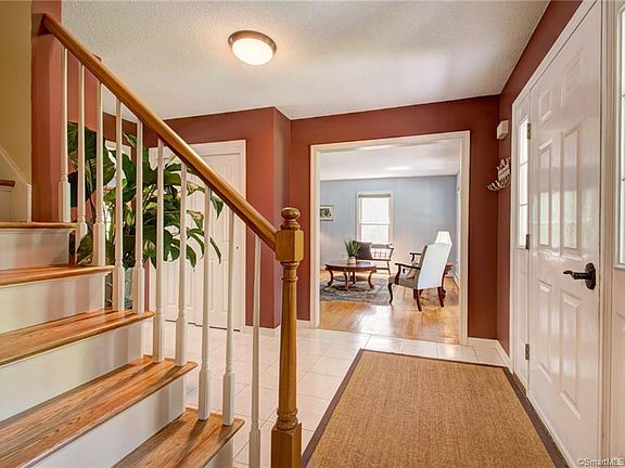 4th image of 140 Deerfield Dr