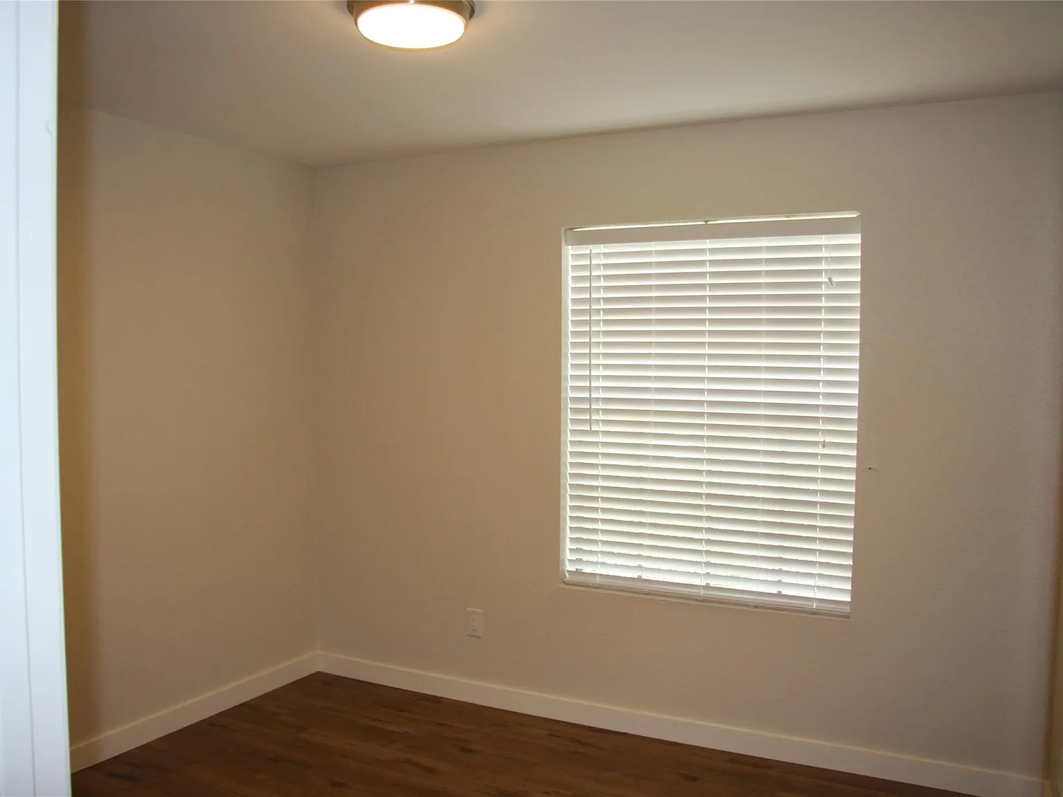 2 bed, 1.0 bath, 796 sqft, $1,200 — Photo 4
