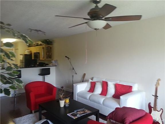 3rd image of 9857 Nob Hill Ct