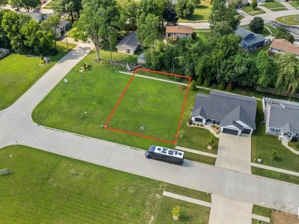 67 Firefly Ct, Chatham, IL 62629