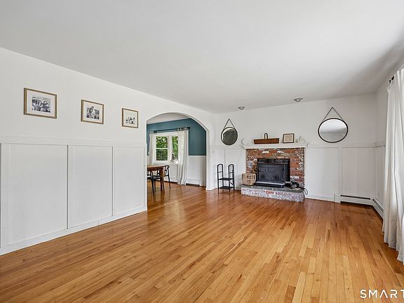 3rd image of 11 Olin Court