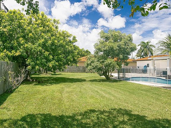3rd image of 16670 SW 90th Avenue