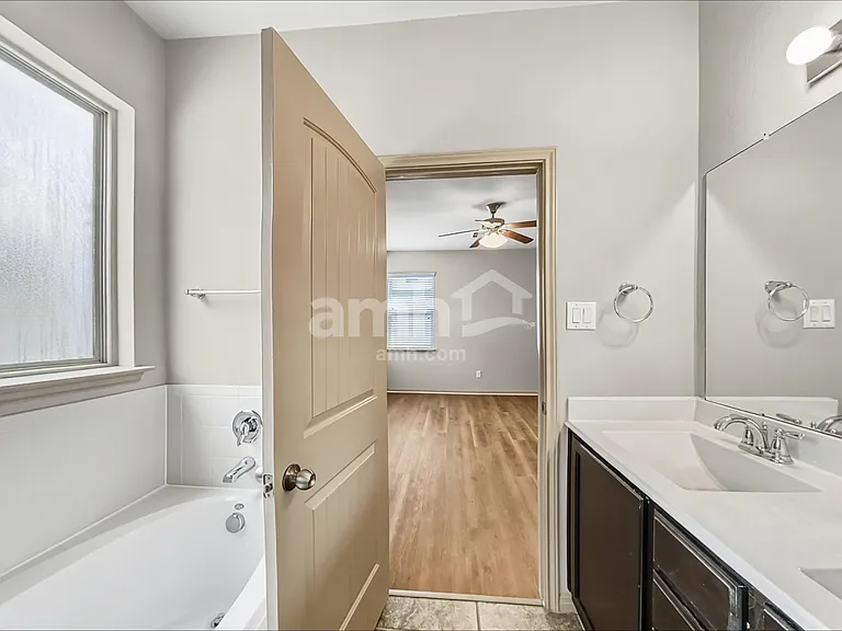 2201 Jefferson Crossing Dr — Photo 12