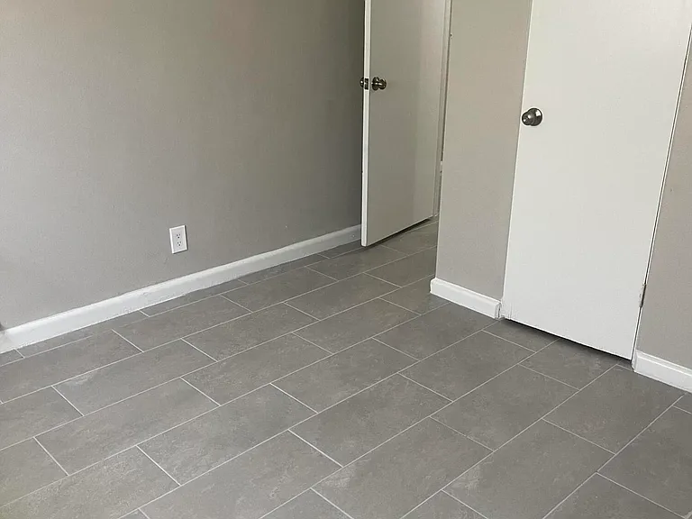 1400 Hillcrest Dr — Photo 8