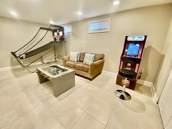 3rd image of 11500 Warren Ln
