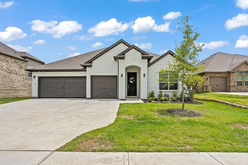 4 bed, 2494 sqft, $3,400 — Photo 1