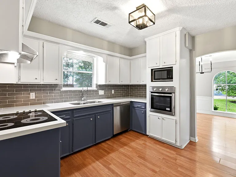 7902 Lichen Ln — Photo 15