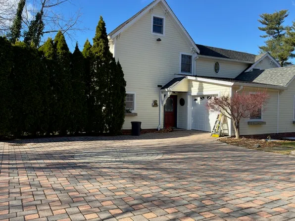 (undisclosed Address), Setauket, NY 11733