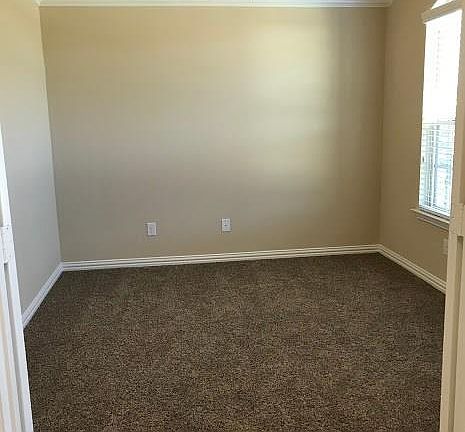 4th image of 2105 Washington Park Ln