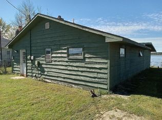 10900 E Shore Dr, Delton, MI 49046