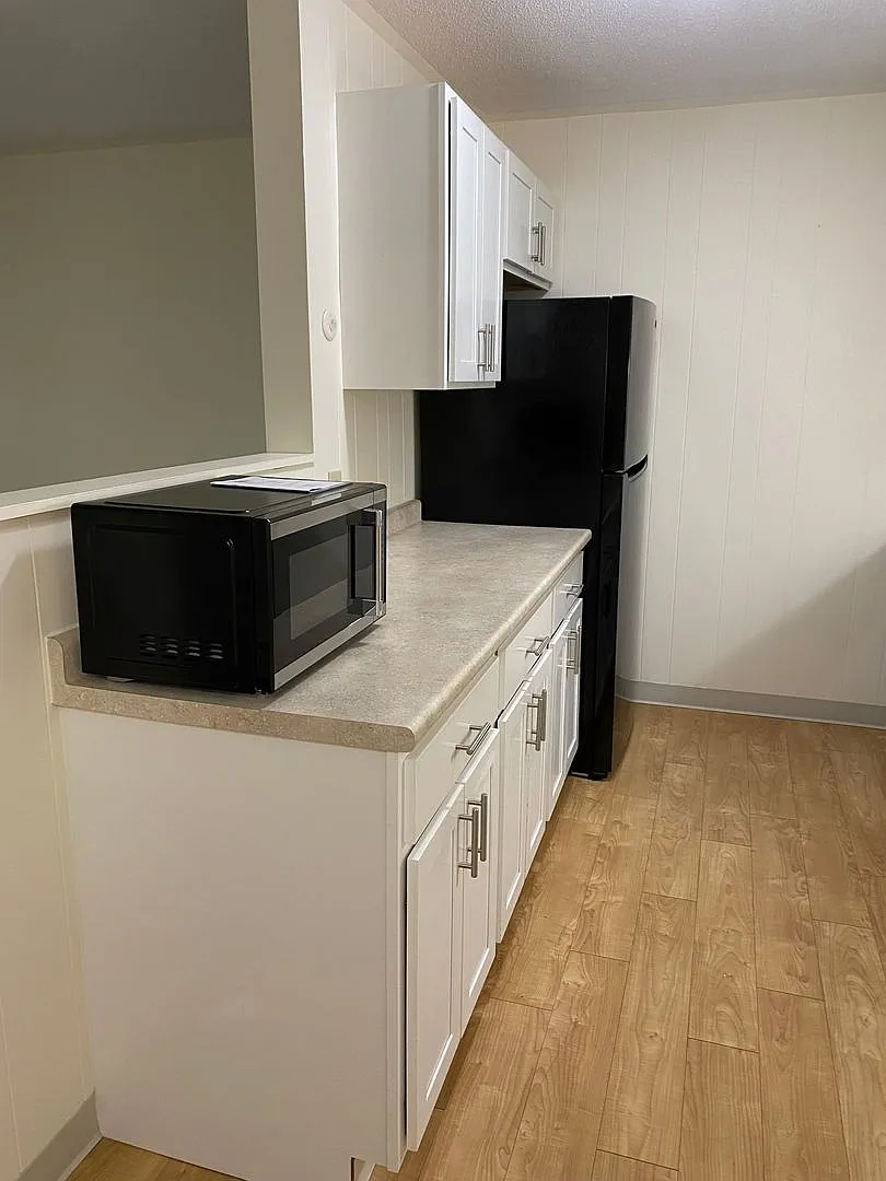 Townhouse Road Apartments — Photo 3