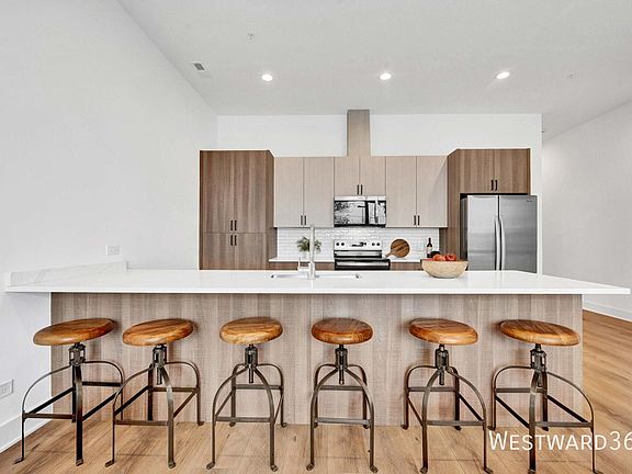 4th image of 1620 W Hastings St #100