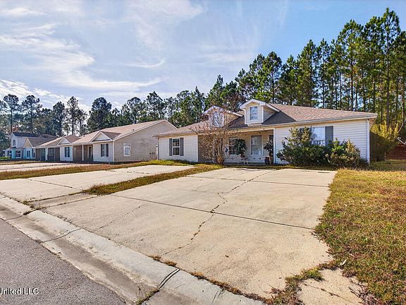3rd image of 15127 Deer Creek Dr