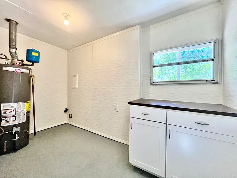 655 Reeves Ct — Photo 8