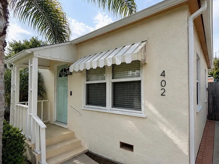402 S Juanita Ave — Photo 2