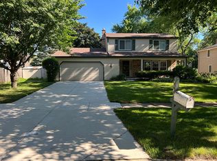 1445 Briarwood Dr, Naperville, IL 60540