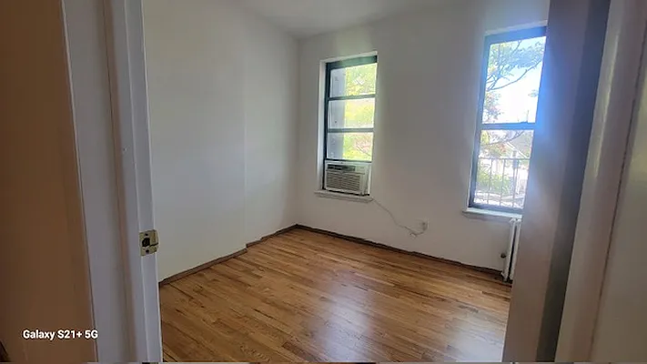 Rented by Chartwell Manhattan Realty | media 14