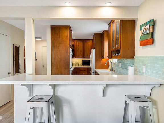 4th image of 213 Highland Dr
