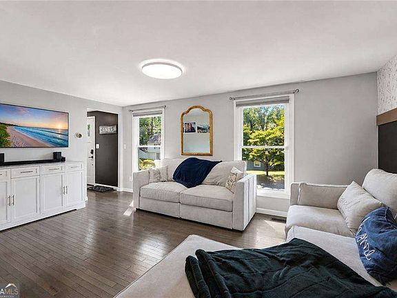 2nd image of 9715 N Pond Cir